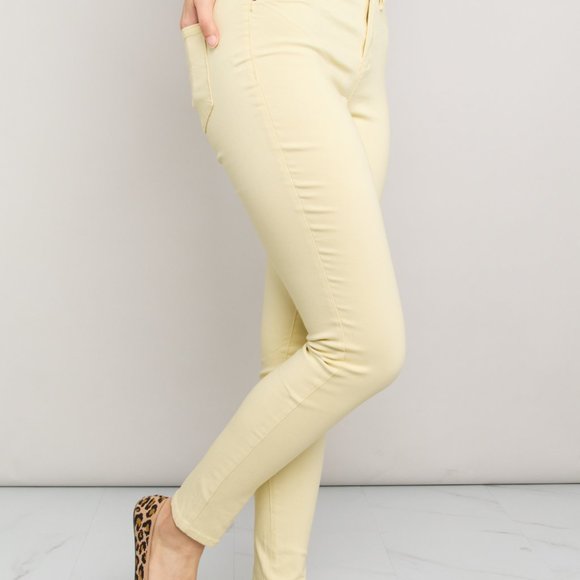 YMI Jeanswear Kate Hyper-Stretch Full Size Mid-Rise Skinny Jeans in Banana Cream - Picture 6 of 8